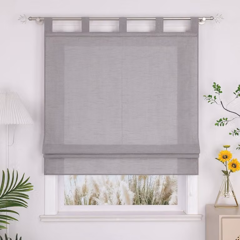 Effen halfdoorzichtig vouwgordijn met lussen voor privacy, modern interieur