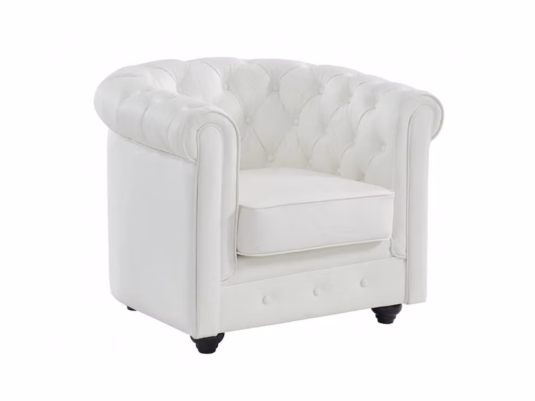 Chesterfield fauteuil van wit buffelleer met armleuningen