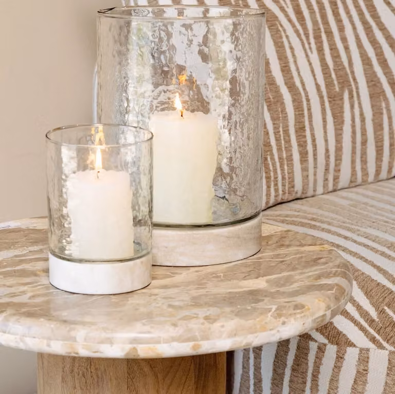 Windlicht Keylan met marmeren voet en glas, wit/transparant