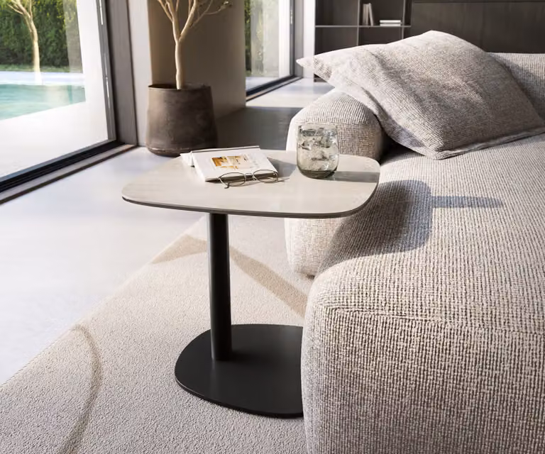 DELIFE Bijzettafel Edge Onyx Champagne, Keramiek en Metaal, Beige/Zwart, B: 50 cm, D: 50 cm, H: 42 cm
