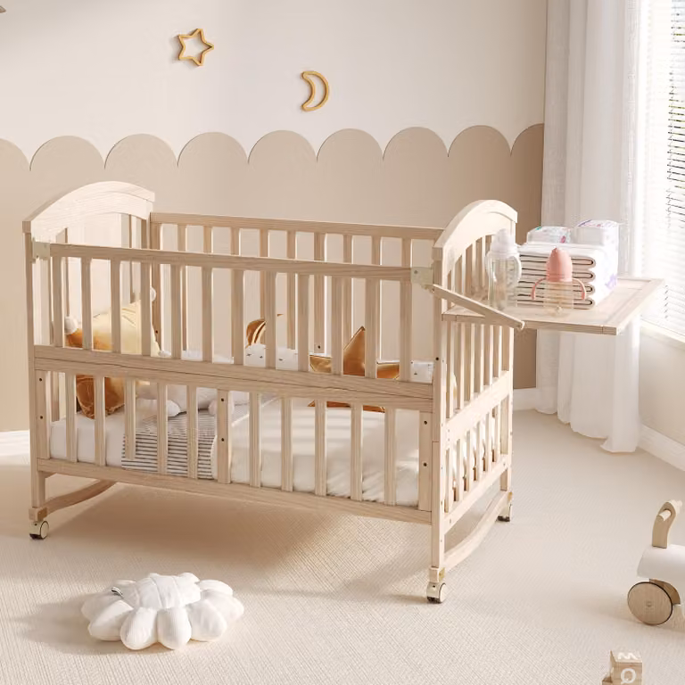 STILVORA Babybed met spijlen en omkleedtafel, houten babybed met inklapbaar opbergrek en uitbreidbaar aanhangbed, natuurlijke houtkleur, B/D/H: 120 x 60 x 95 cm
