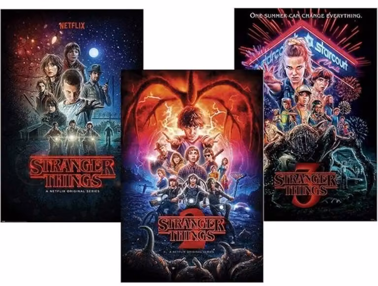Set van 3 Stranger Things seizoenposters met 2 zwarte posterlijsten en ophangsysteem, 61 x 91,5 cm