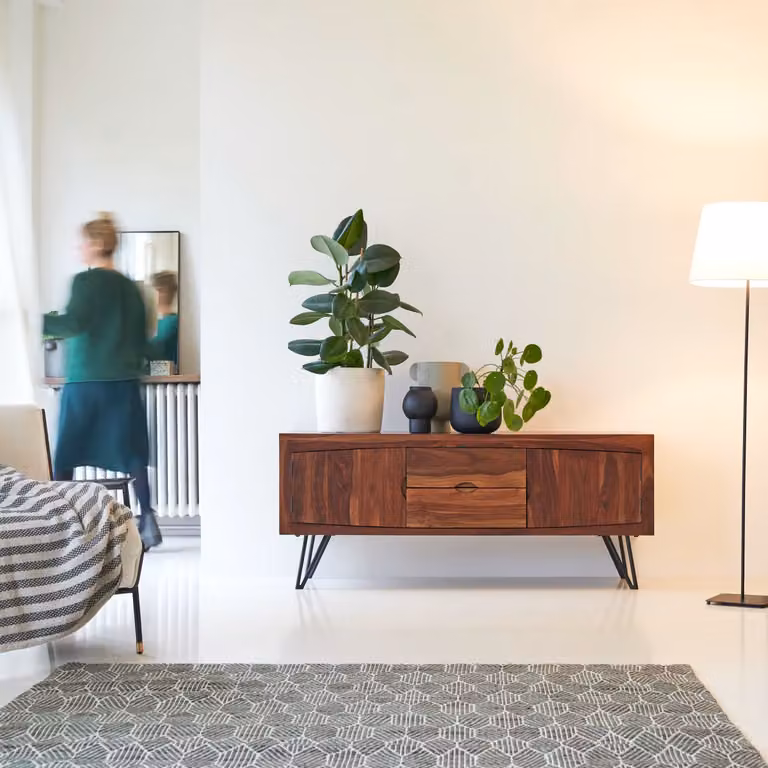 Tikamoon Bonnie Tv-meubel van massief sheesham hout - Bruin - B: 150 cm, D: 45 cm, H: 62 cm