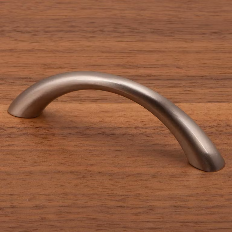 Meubelgreep HE06 Gebogen Design in Staal Look, Hartafstand: 64 mm