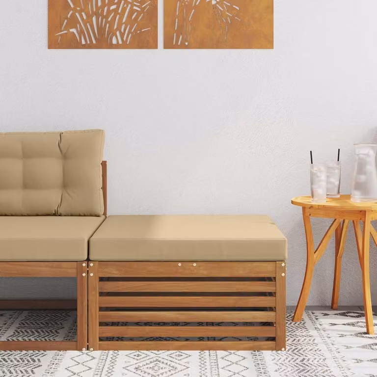Tuinvoetenbank van massief acaciahout in natuur, modern lamellendesign voor tuin, terras of balkon