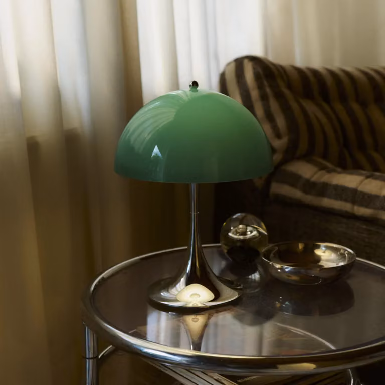 Louis Poulsen Panthella 250 Portable LED tafellamp, groen