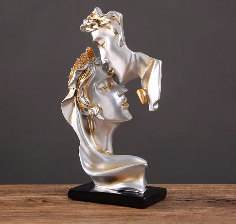 Scandinavische Luxe Kussende Ornamenten - Creatieve Sculpturen voor Woonkamer, Wijnkast en Kantoor