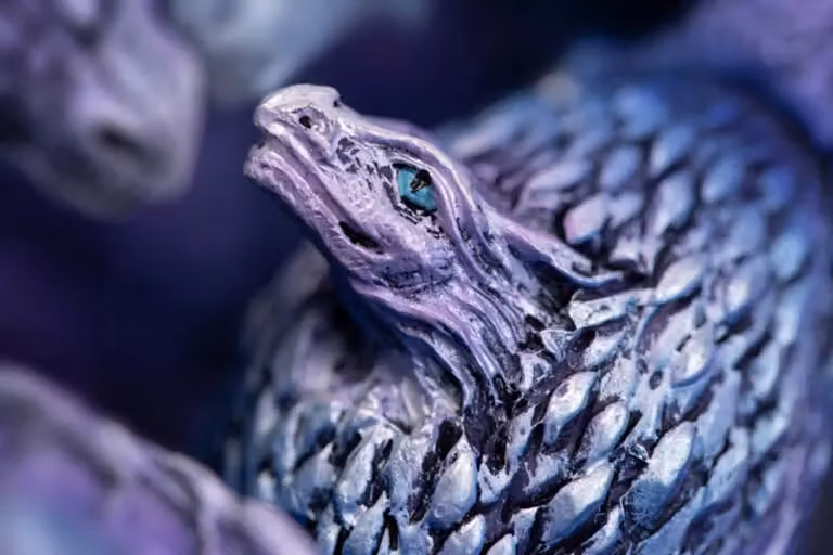 Anne Stokes The Violet Cauldron Welcome Hatchling Beeld, 17 cm