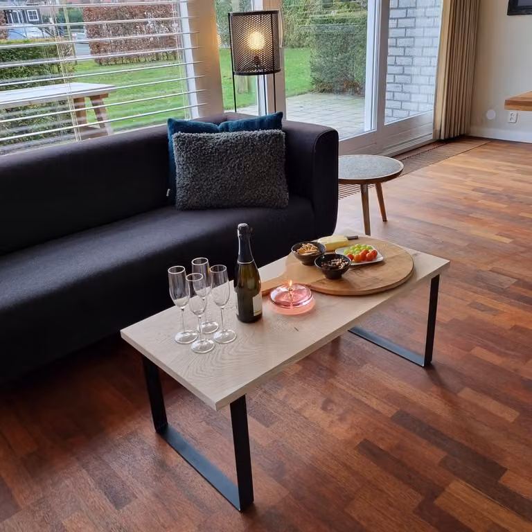 GoudmetHout Industriele Salontafel Eikenhout en Zwart Staal B/D/H: 50 x 50 x 44 cm