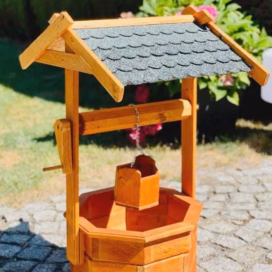 Grote handgemaakte achthoekige tuinfontein van hout - Hoogte: 84 cm, Bruin/Groen