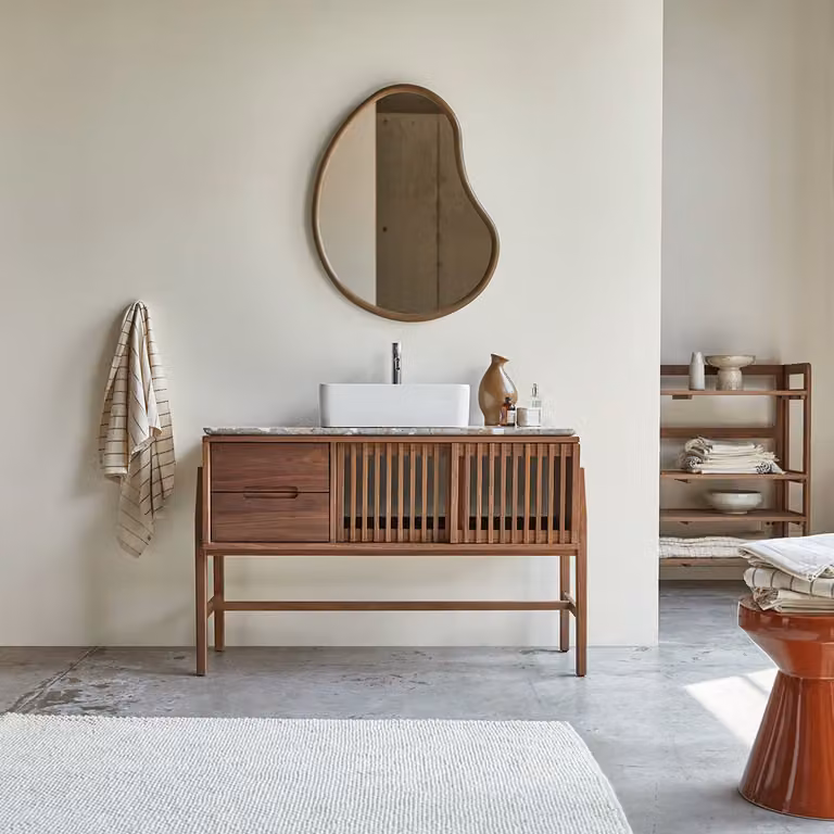 Tikamoon Isaure Badkamermeubel van massief notenhout en terrazzo - Grijs/Walnut - Breedte: 126 cm