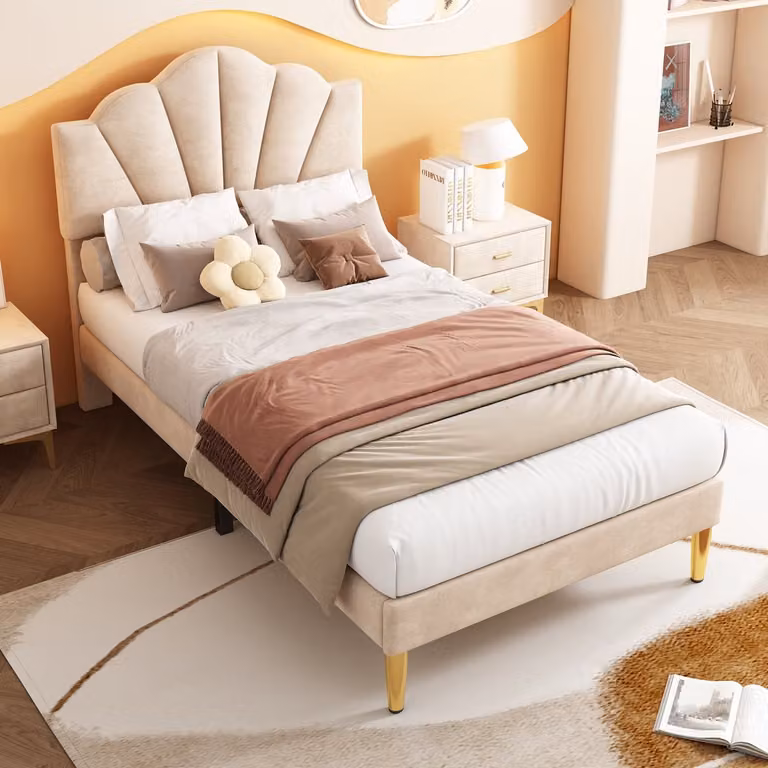 Clruro Eenpersoonsbed - 90x200 cm - Schelpvorm met Gouden Poten en Verstelbaar Hoofdbord - Beige Fluweel