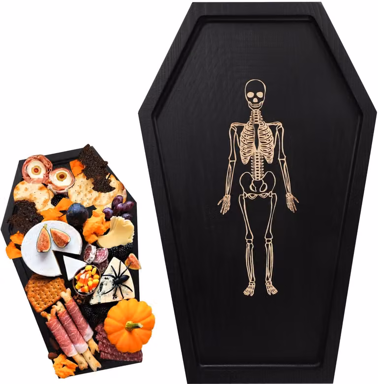 Houten kist dienblad met skelet ontwerp voor Halloween decoratie en serveren