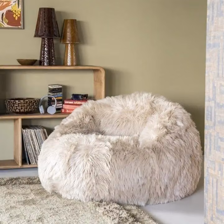 By Boo Fauteuil Snuzzle Lounge in beige faux suede met armleuningen
