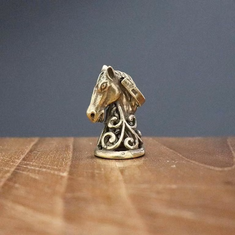 Handgemaakt Messing Beeldje met Koperen Decoratie als Bureau Ornament