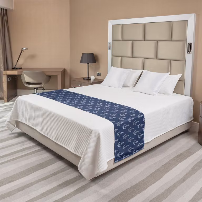 ABAKUHAUS Nautische Bedloper met Scheepsanker-Silhouetten en Maritiem Streepdessin, Blauw en Wit, Queen