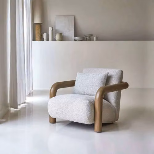 Tikamoon Nina Fauteuil van massief mindihout met ecru boucle stof in beige