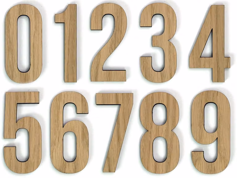 Houten cijfers 0 t/m 9 met een hoogte van 10 cm