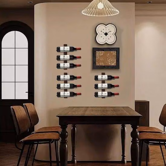 Modern wandmontage wijnrek van massief hout voor 9 flessen in bruin met matte afwerking