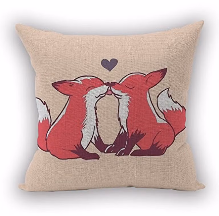 Kussenhoes met Scandinavische decoratie van twee vossen op rode achtergrond, 45 x 45 cm