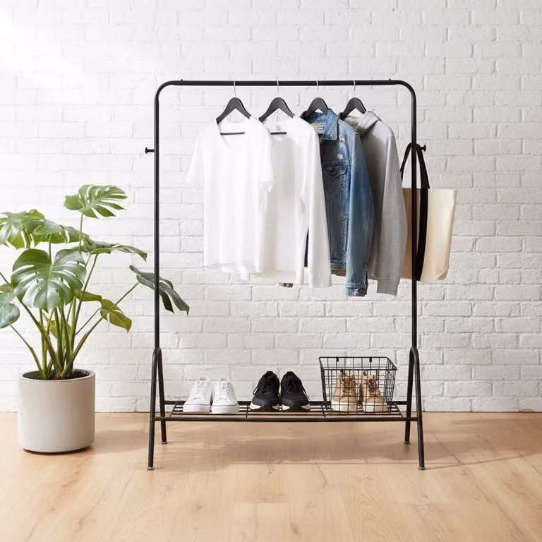 MAZAZU Kledingrek Metaal - Industrieel Garderoberek met Schoenenrek en Haken - Zwart - B/D/H: 110 x 33 x 147 cm