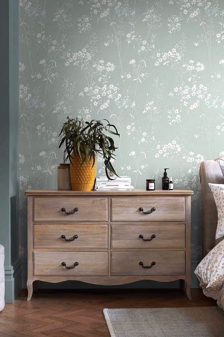 home24 Vliesbehang Leaf Lichtblauw met Botanisch Bloemenmotief Breedte: 52 cm, Lengte: 1005 cm