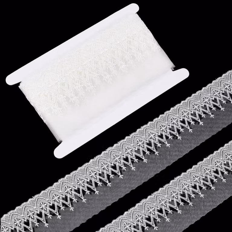 Witte golfrand trim met kantrand, breedte: 9,5 cm