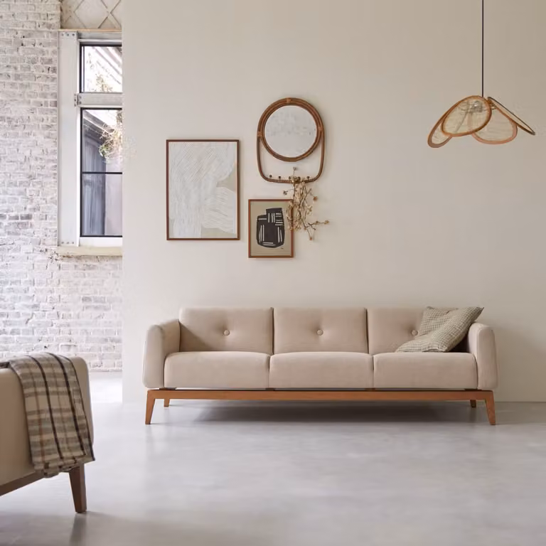 Tikamoon Bjorn 3-zitsbank van massief eikenhout met beige wollen bekleding