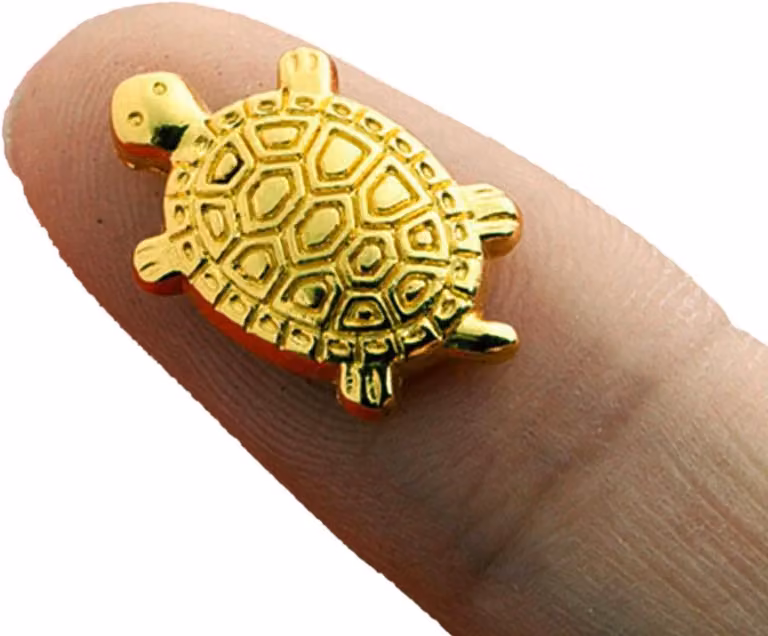 Goudkleurig Feng Shui beeldje van duurzame legering voor welvaart en geluk, 2 x 2 cm
