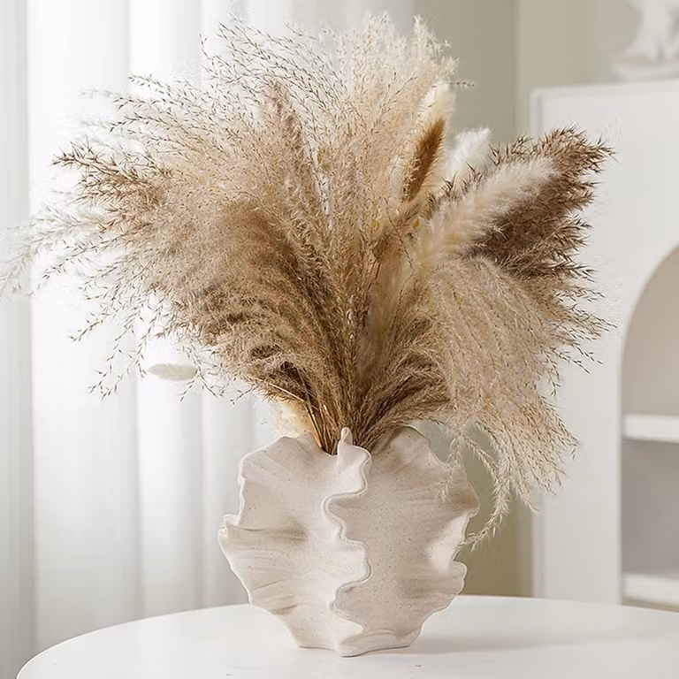 Moderne zwarte keramische vaas voor Scandinavische en boho decoratie