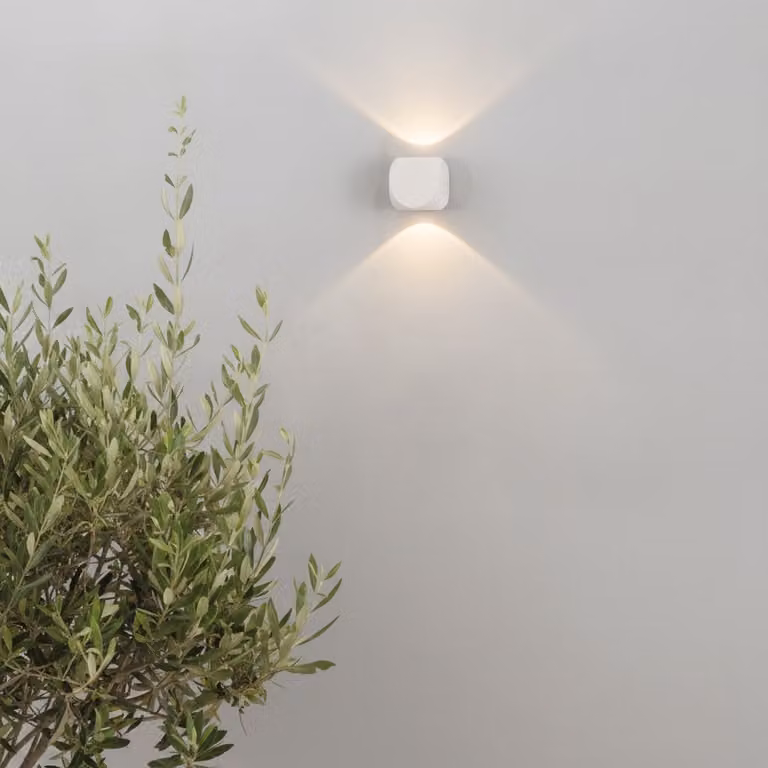 Lyora Wandlamp voor in de tuin wit met LED up-down effect