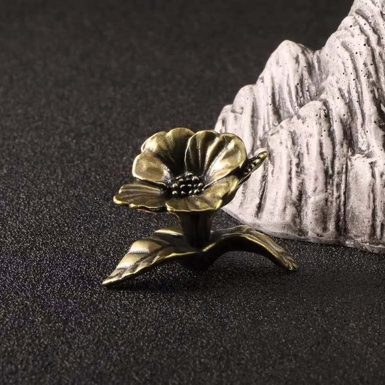 Messing Beeldje Goud - Uniek Koperen Decoratie voor op Tafel - 4.2 x 3 cm