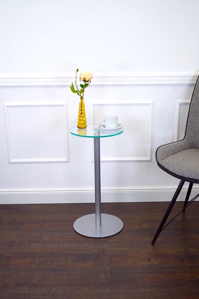 Ronde bijzettafel van glas in zilver, B/D/H: 30 x 30 x 60 cm