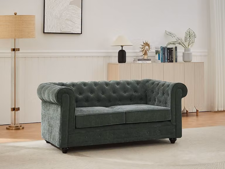 Vente-unique Chesterfield tweezitsbank in groene fluwelen stof met houten poten B/D/H: 165 x 88 x 72 cm