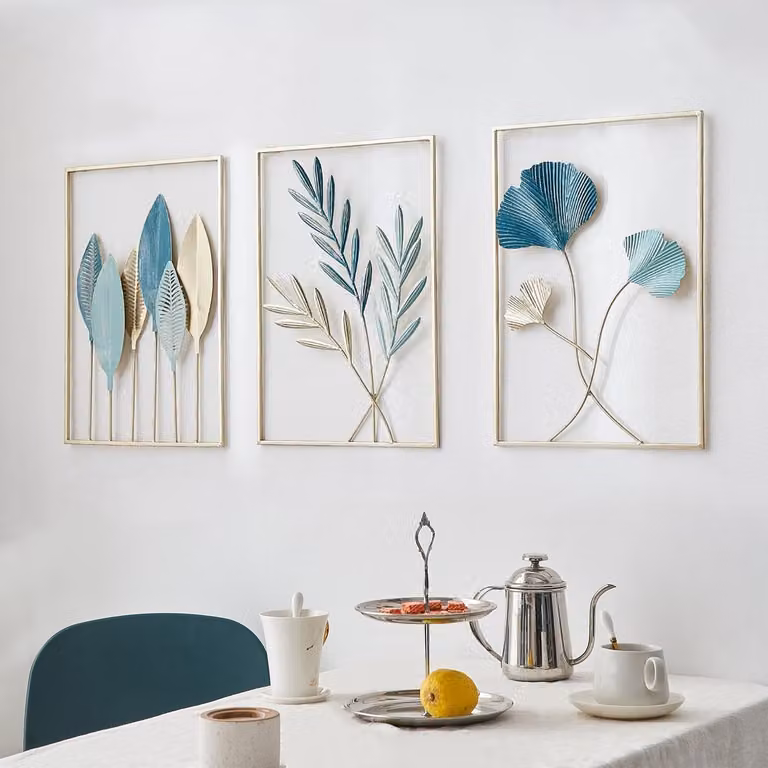 Omgoods FJ Gouden Wanddecoratie Set van 3 - Moderne Metalen Wandornamenten met Herfstthema