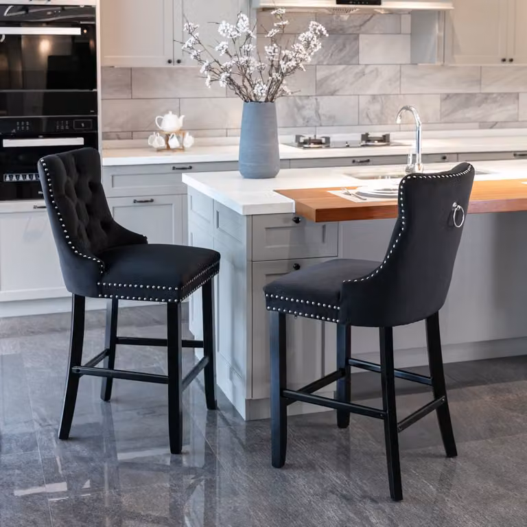 Set van 2 Moderne Velvet Barstoelen met Knopen Tufted Decoratie, Houten Poten en Chrome Nailhead Trim - Zwart