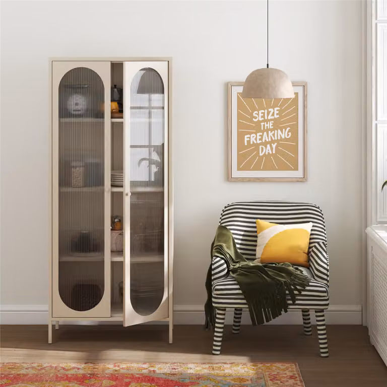 home24 Vitrinekast Pochao wit/beige/crèmewit met glazen deuren, B/D/H: 80 x 40 x 186 cm
