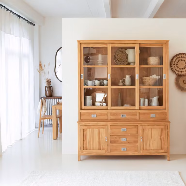 Tikamoon Massief Teak Hoge Keukenkast met Schuifdeuren en Glazen Deuren - Bruin - B: 162 cm, D: 46 cm, H: 210 cm