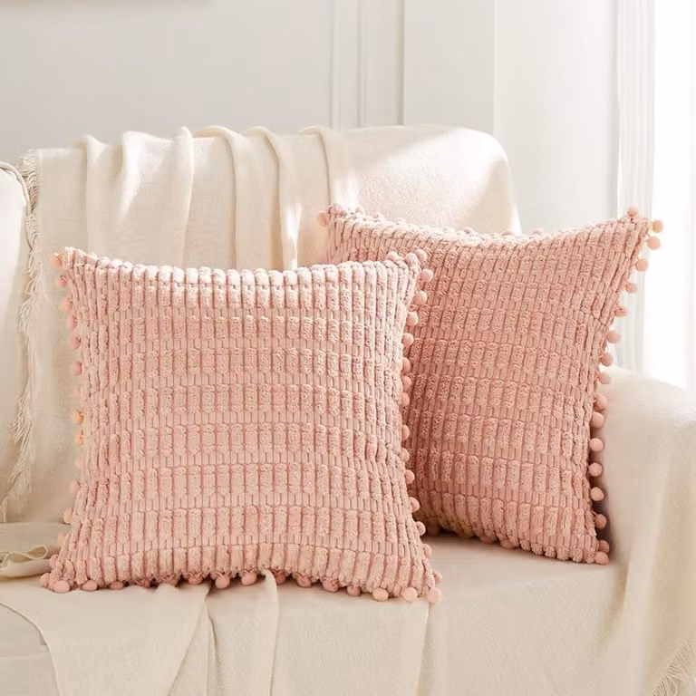 Set van 2 Decoratieve Sierkussenhoezen Blush Roze 45x45 cm met Pompons - Zacht Corduroy Kussenhoes voor Bank en Woonkamer - Boho Boerderij Stijl