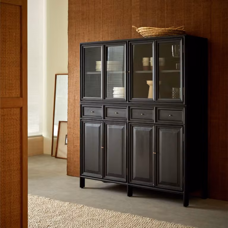 Tikamoon Anna Hoog vitrinebuffet met glazen deuren en lades in zwart mindi - B/D/H: 120 x 57,24 x 145 cm
