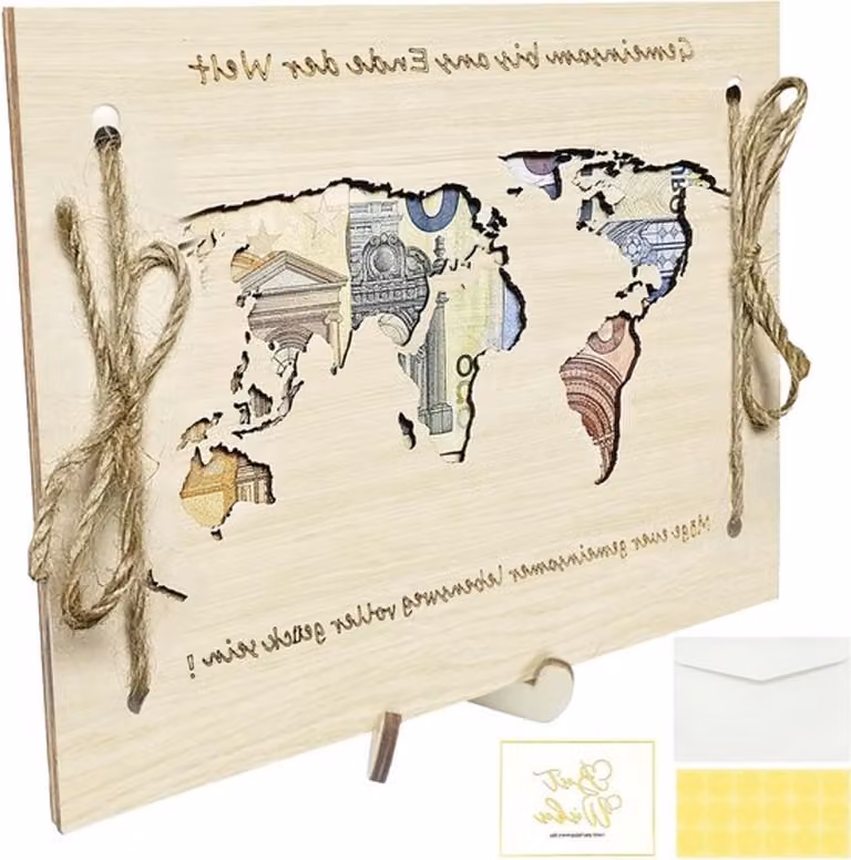 Houten Wereldkaart als Creatief Trouwcadeau met Enveloppen en Wenskaarten