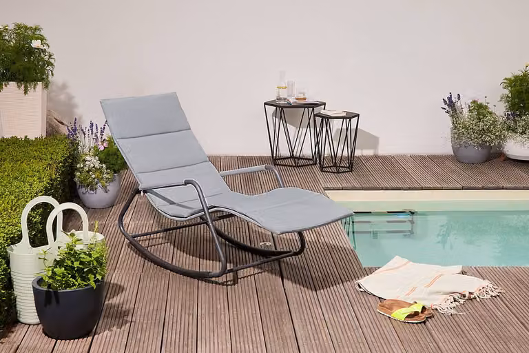 home24 Aliano Ligstoel met armleuningen in grijs met gepoedercoat aluminium en polyester-PVC