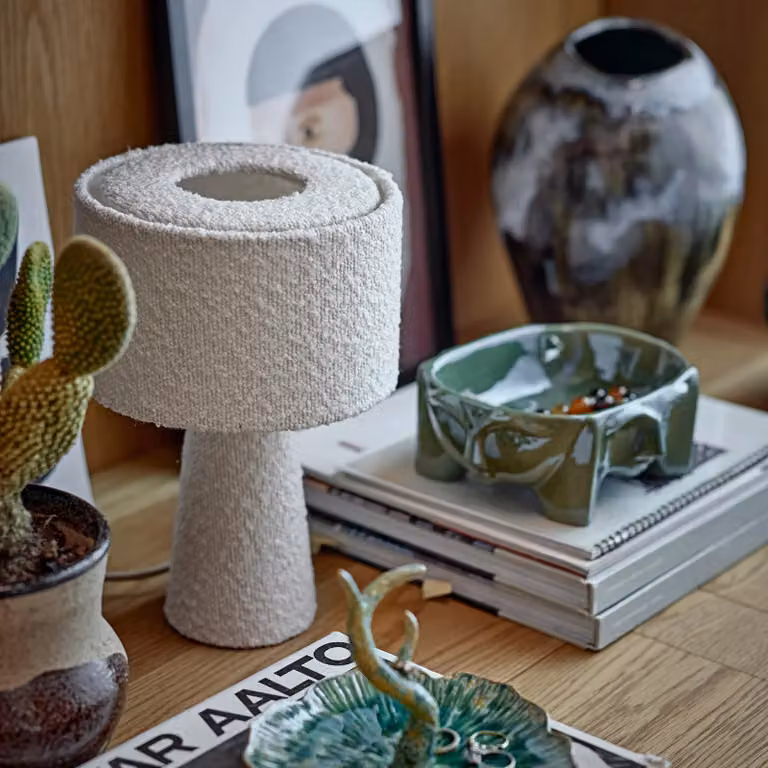 Bloomingville Emmie tafellamp wit met bouclé-look, Hoogte: 30 cm, Diameter: 20 cm