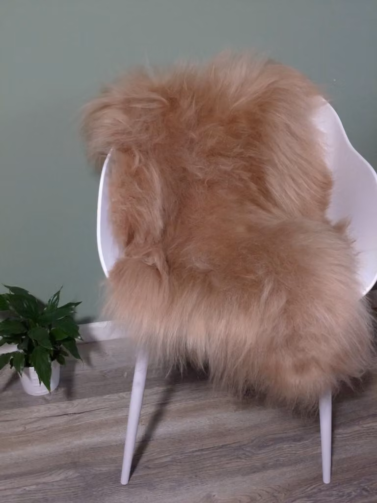 Echte IJslandse schapenvacht vloerkleed in de kleur goud, maat S (120 cm)