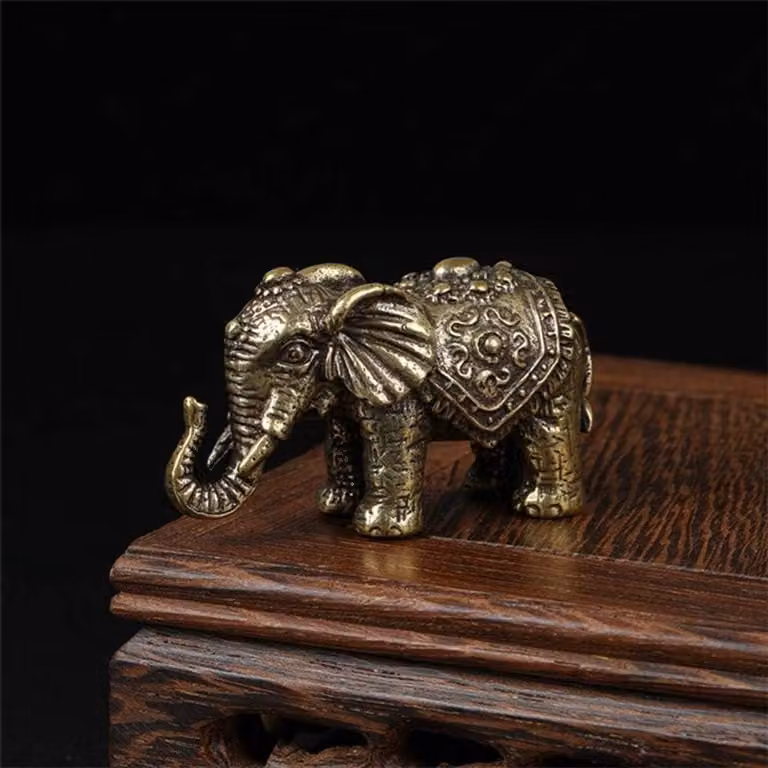 Messing Olifant Beeldje in Antiek Brons - Koperen Decoratie voor op Tafel - 5,4 x 3,0 cm