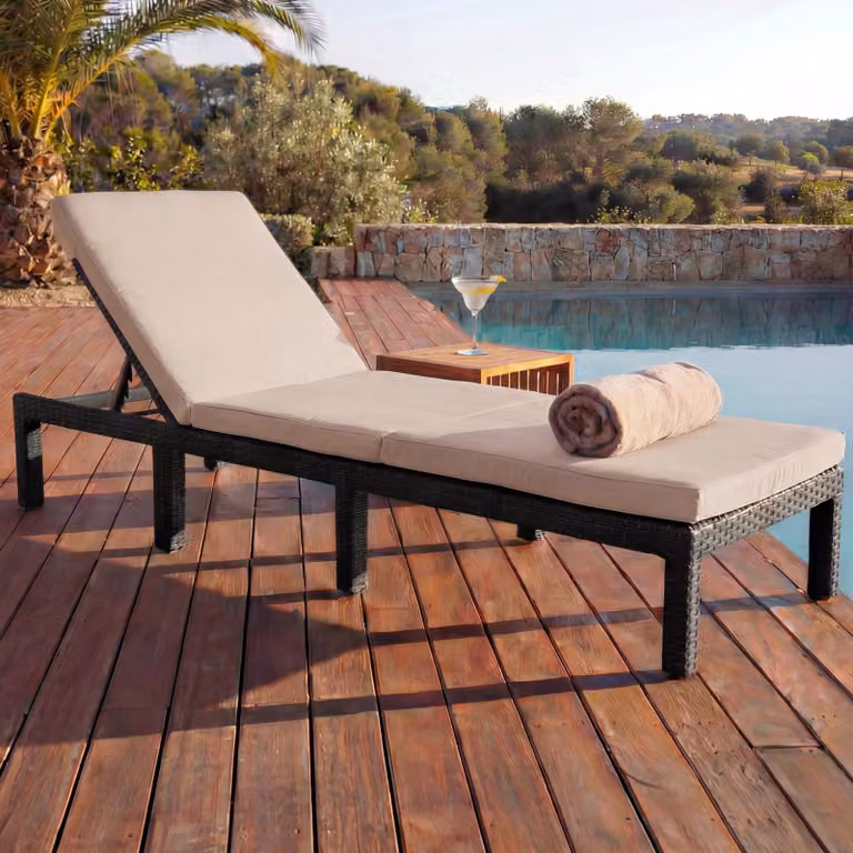 Mendler Poly-Rattan ligbed HWC-A51 relaxstoel in antraciet met crème kussens