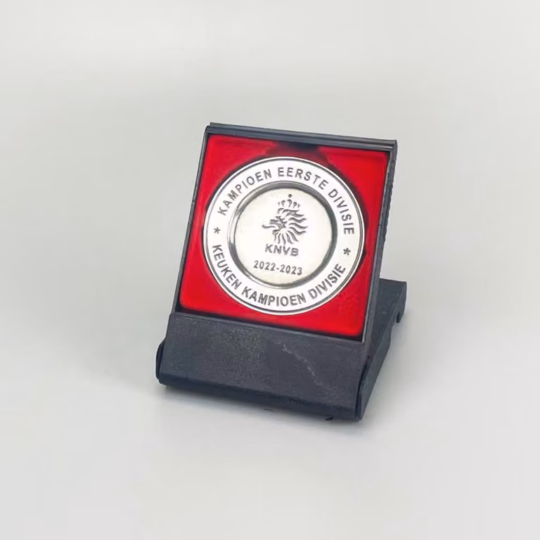 Miniatuur Kampioensschaal KeukenKampioenDivisie 2022/2023 Heracles Almelo - Officieel KNVB Fanartikel