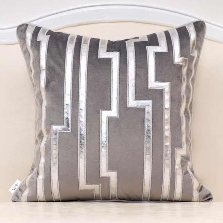 Luxe Decoratief Kussensloop met Geometrisch Gestreepte Stijl - Grijs Zilver - 45 x 45 cm