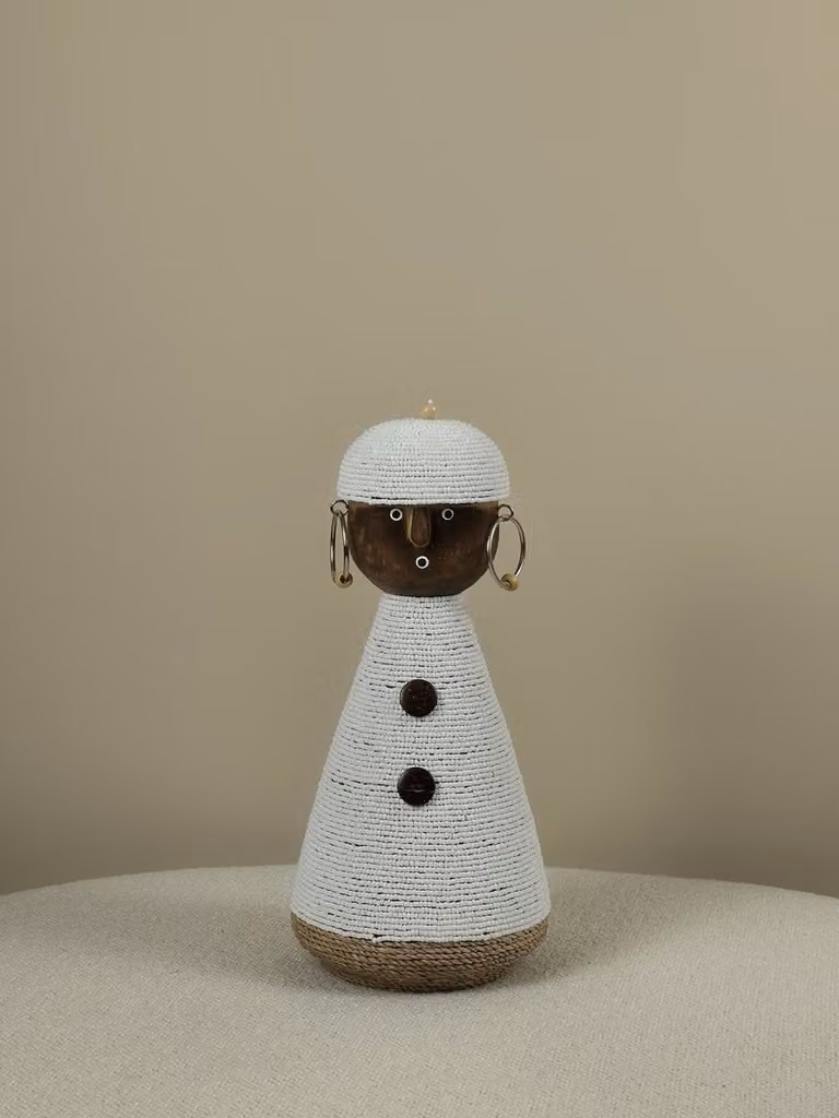 Blitzdeco Juno Decoratieve Pop - Handgemaakt - Wit met Bruine Accenten - 30 cm