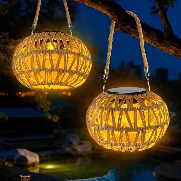 Set van 2 Solar Rotan Lantaarns - Handgeweven LED Buitenlampen op Zonne-energie - IP65 Waterdichte Tuinverlichting voor Tuin, Terras en Balkon